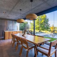 Una casa moderna y racionalista con luz propia