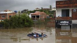 Nuevas crecidas de ríos y lagos, junto a un descenso de la temperatura, prolongan el drama en Brasil.  