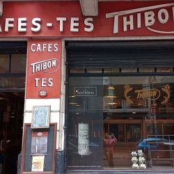 El bar notable Café Thibón volvió a abrir sus puertas manteniendo la tradición de sus primeros tiempos.