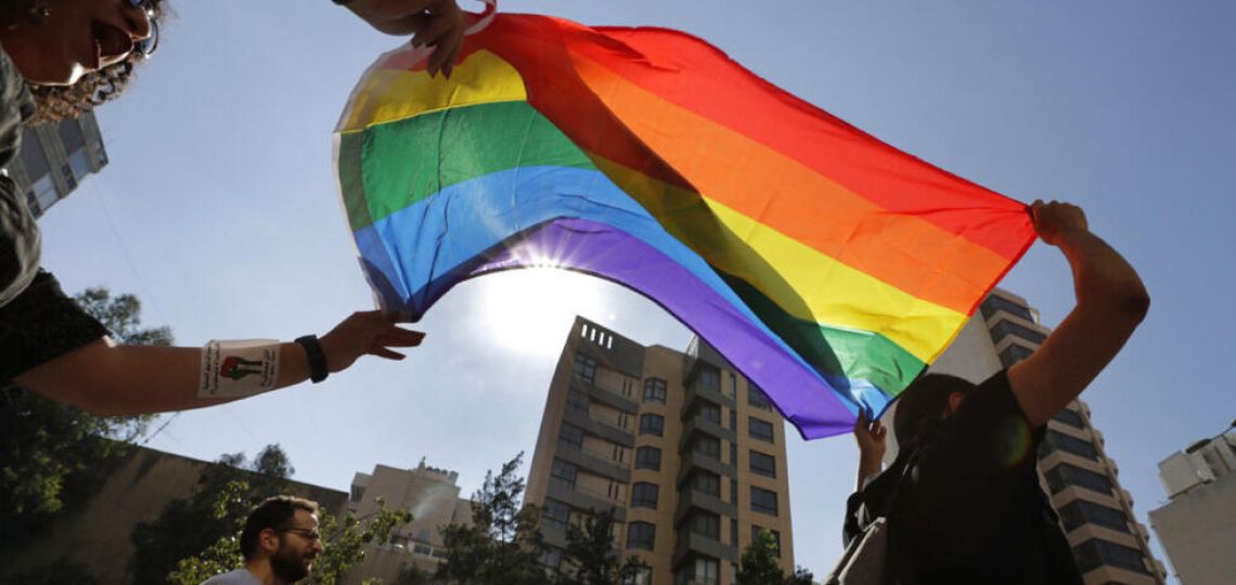 Por qué se celebra hoy el Día Internacional contra la Homofobia, la Transfobia y la Bifobia