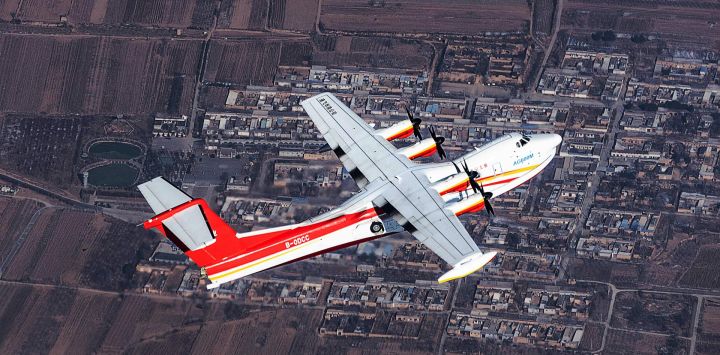 Imagen aérea del gran avión anfibio AG600 de China en un vuelo de prueba. El gran avión anfibio AG600 de China, desarrollado de forma independiente, ha completado recientemente su primer vuelo de prueba nocturno, según informó el desarrollador de la aeronave.