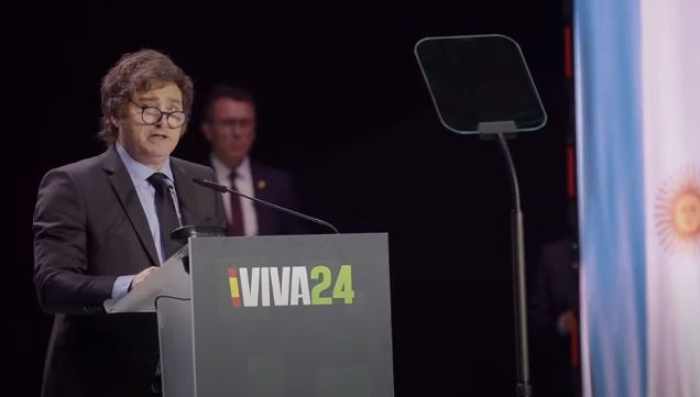 Milei hablando en VIVA 24, la cumbre organizada por VOX en España.