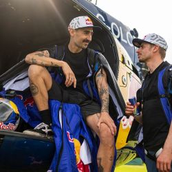 Los austríacos Marco Fürst y Marco Waltenspiel cruzaron el Puente de Londres con sus wingsuits.