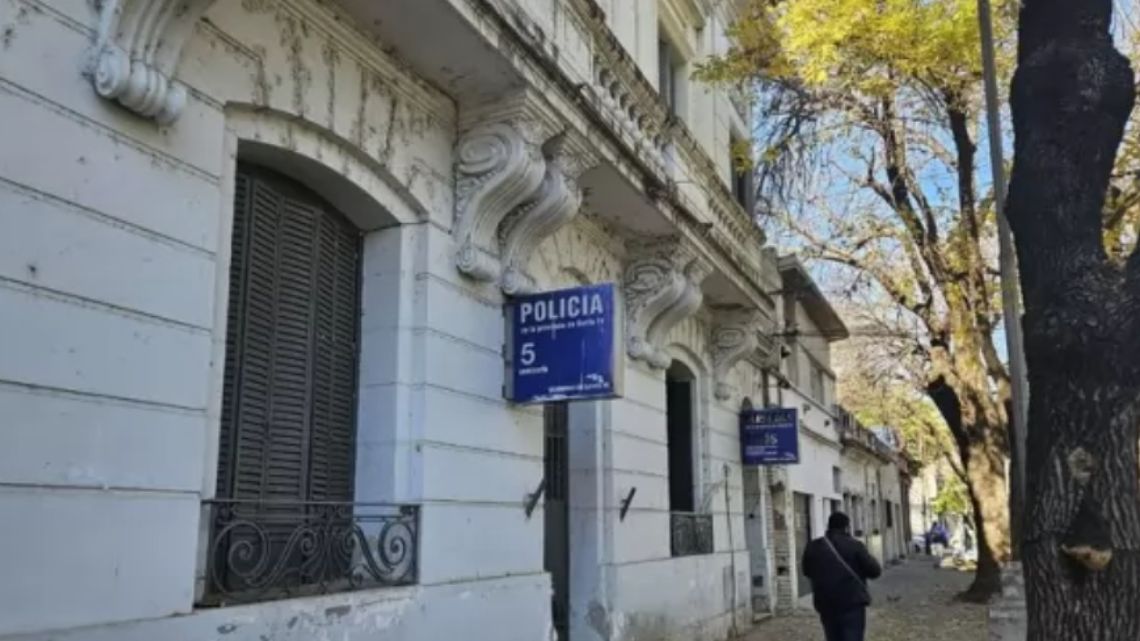 Rosario: investigan a 4 policías por la fuga de 11 presos de una ...
