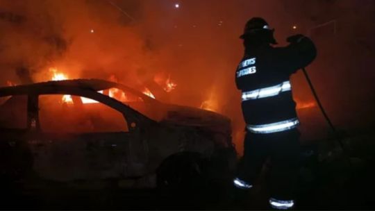 rosario autos incendiados g_20240521