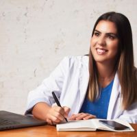 Transformando sonrisas y rostros radiantes, entrevista con la Odontóloga Mariana Tassano