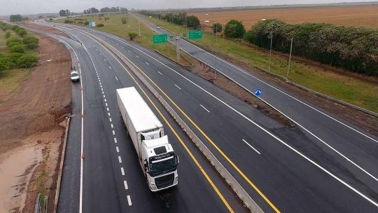 La privatización avanza: lanzaron una licitación para concesionar la “Ruta del Mercosur”