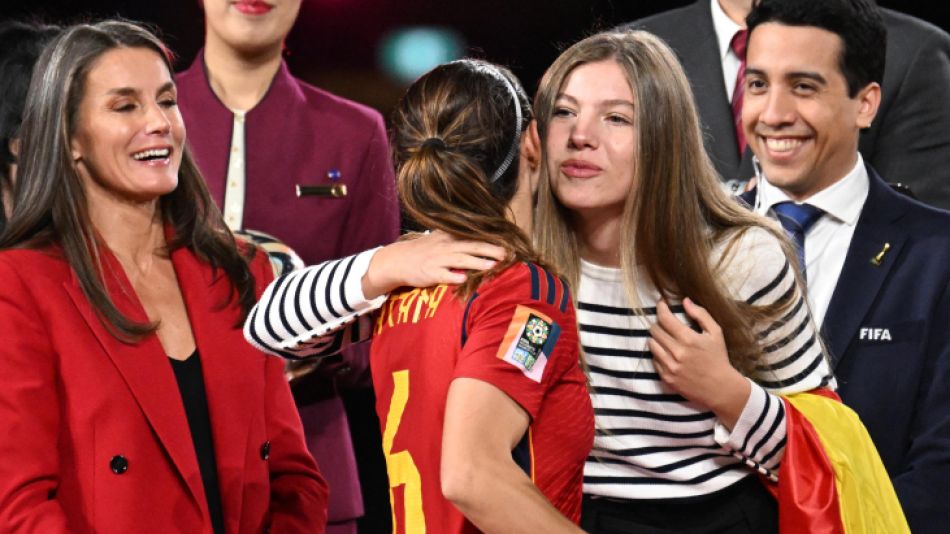 Infanta Sofía en la entrega de las medallas a las futbolistas de la Selección Femenina 