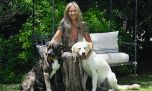 Lily Sciorra presenta a sus perros, Dibu y Simba, en Punta del Este