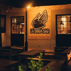 La Birra Bar festeja el Día de la Hamburguesa sorteando un viaje a Chile. 