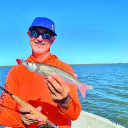 Cochicó es una  laguna muy visitada  por pescadores bonaerenses, cordobeses y pampeanos por su ubicación estratégica en el Oeste de la provincia de Buenos Aires.