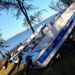 Los pejerreyes de 300 a 400 gramos son moneda corriente en estos tiempos, en una modalidad de flote que es la más rendidora.