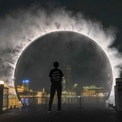 La instalación de luces “Arc ZERO: Nimbus” del estudio James Tapscott de Australia aparece durante una vista previa para los medios del festival de arte iLight Singapore en Marina Bay en Singapur. Foto Roslan RAHMAN / AFP | Foto:AFP