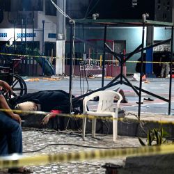 Un miembro de la Guardia Nacional custodia la escena del crimen del candidato a alcalde de la oposición, Alfredo Cabrera, asesinado durante su campaña electoral en las Lomas, Guerrero, México. Foto Francisco ROBLES/AFP | Foto:AFP
