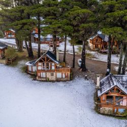 Villa Labrador en Bariloche, un paraíso nevado junto al lago Moreno.