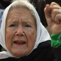 La cofundadora argentina de la asociación de derechos humanos "Madres de Plaza de Mayo", Nora Cortinas, acompañó las principales luchas por los derechos humanos, falleció a los 94 años. Foto EITAN ABRAMOVICH / AFP | Foto:AFP
