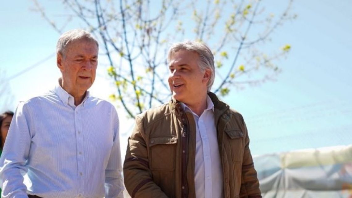 Llaryora y Schiaretti buscan capitalizar el mal momento de Milei y seguir armando “por el medio” 