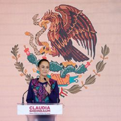 La candidata presidencial de México por el partido Morena, Claudia Sheinbaum, habla con sus partidarios tras los resultados de las elecciones generales en un hotel de la Ciudad de México. | Foto:Gerardo Luna/AFP