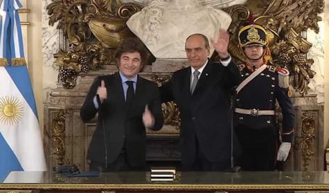 Milei tomó juramento a Francos como jefe de Gabinete 