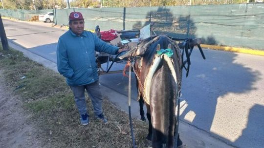 Crece el rebusque en los barrios populares con la compraventa de cartón y chatarra