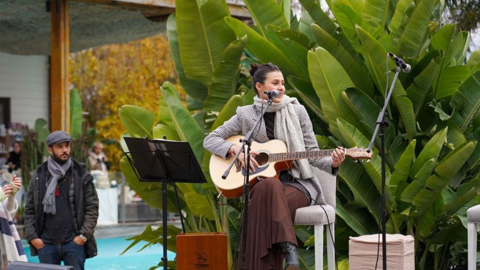 Una a una, las fotos de Delfina García Moritán en su debut como cantante en el festival Warmichela