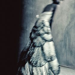 Tami Williams, Christian Dior A/H 1949-1950, París, 2016. Estampado en carbón.