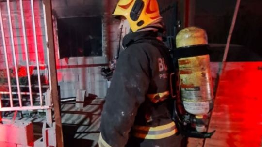 Córdoba: una casa destruida por un incendio originado en la batería de un teléfono celular