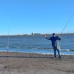 Desde la costa de las lagunas, pero también embarcados, la chance de un premio para terminar el mes con una sonrisa.