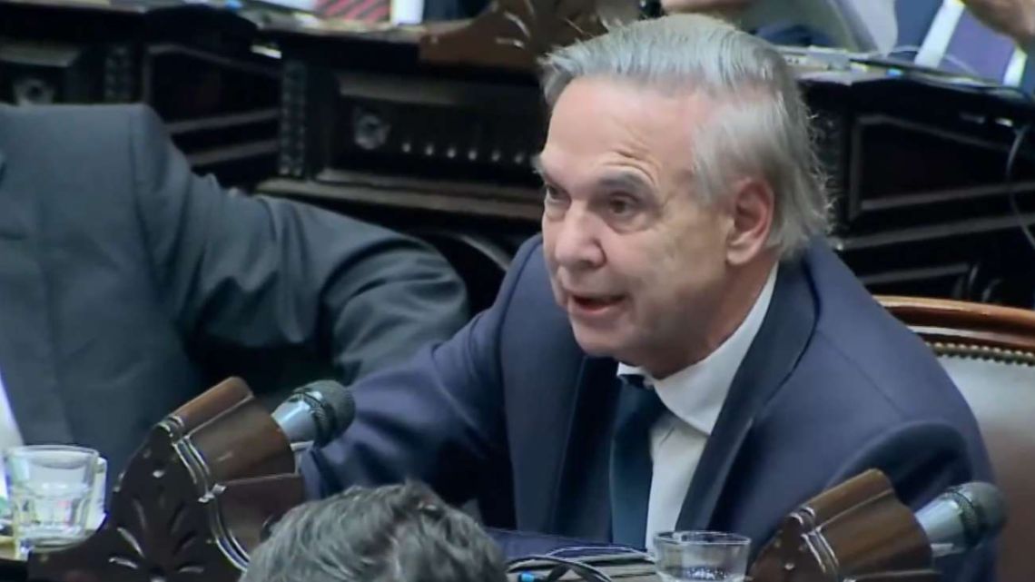 Miguel Angel Pichetto: "Ante conflictos institucionales, es mejor invertir en una republiqueta africana"
