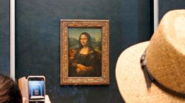 La Mona Lisa de Leonardo Da Vinci es la obra que más visitas recibe en la Sala de los Estados del Museo de Louvre.