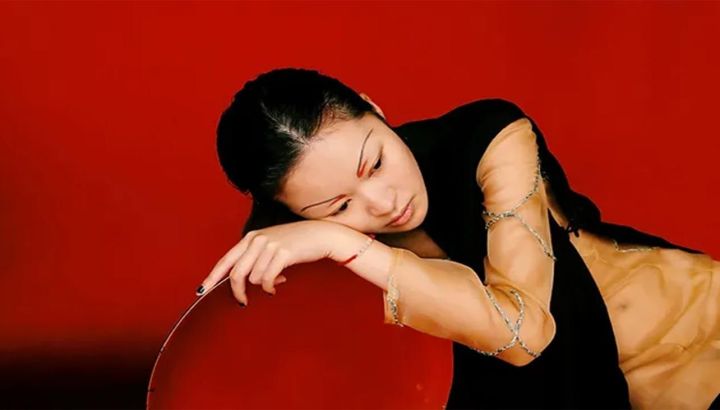 La colección 'The Vessel' de Jenny Xiao: un tributo a la herencia y la innovación en la moda