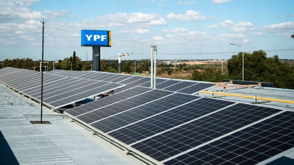 Las estaciones de servicio en Mendoza recurren a la energía solar para reducir sus facturas de electricidad. 