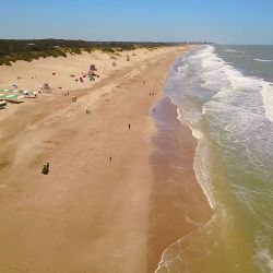 Mar de las Pampas ofrece su tranquilidad al visitante de invierno.