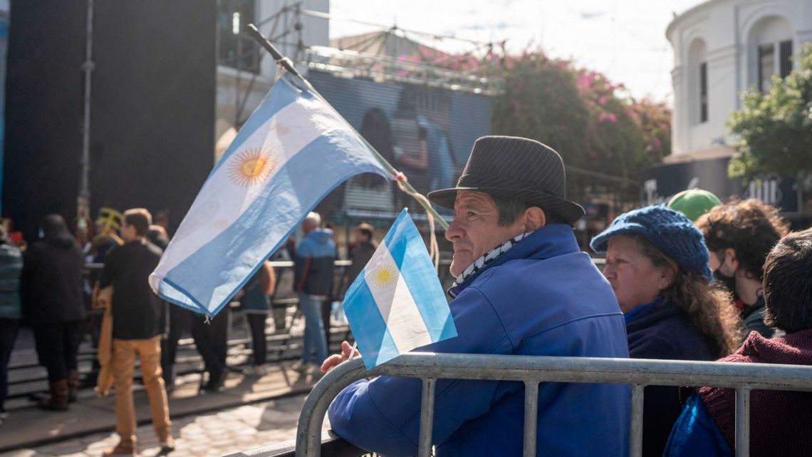 Argentines attend a ceremony marking the 214th anniversary of the May Revolution in Córdoba on May 25, 2024.