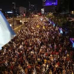 Familiares y partidarios de israelíes tomados como rehenes por militantes palestinos en Gaza en los ataques del 7 de octubre, se manifiestan pidiendo su liberación en la ciudad central de Tel Aviv, en medio del conflicto en curso en la Franja de Gaza entre Israel y el militante palestino grupo Hamás. | Foto:JACK GUEZ / AFP