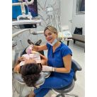 “María Luz Graña: La Odontóloga de las Estrellas y su Brillo en el Mundo Dental"