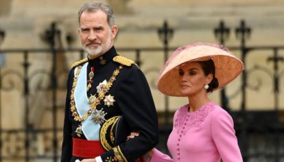 La reina consorte de España no atraviesa un buen momento y las discusiones con su esposo repercuten en la relación con sus hijas.