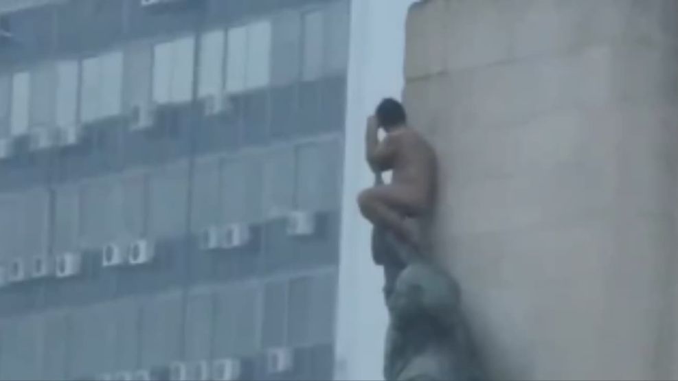 desnudo monumento g_20240612