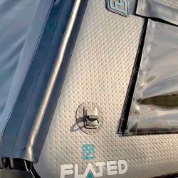 Novedad absoluta: así son las cúpulas, valijas y decks inflables Flated, recién llegados a nuestro país.