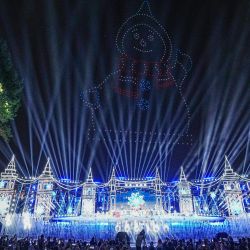 Imagen de la presentación en vivo "Encuentro con Harbin" puesta en escena en el punto escénico de la Isla del Sol, en la provincia de Heilongjiang, en el noreste de China. | Foto:Xinhua/Wang Jianwei