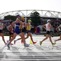 Los atletas compiten en la final masculina de 20 km de marcha durante el Campeonato Europeo de Atletismo en el Estadio Olímpico de Roma. | Foto:ANNE-CHRISTINE POUJOULAT / AFP