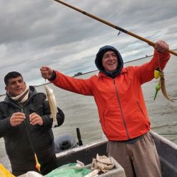 En la laguna los controles son rigurosos, cada pescador debe contar con chalecos salvavidas y respetar el cupo de 25 piezas por aficionado.