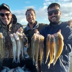En la laguna los controles son rigurosos, cada pescador debe contar con chalecos salvavidas y respetar el cupo de 25 piezas por aficionado.