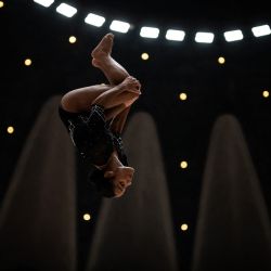 La francesa Melanie De Jesus Dos Santos participa en una sesión de práctica de preparación para el Campeonato de Francia de gimnasia de 2024, en Lyon. | Foto:JEFF PACHOUD / AFP