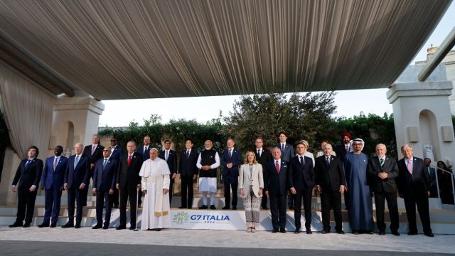 20240614 Javier Milei y la foto con los líderes mundiales en el G7