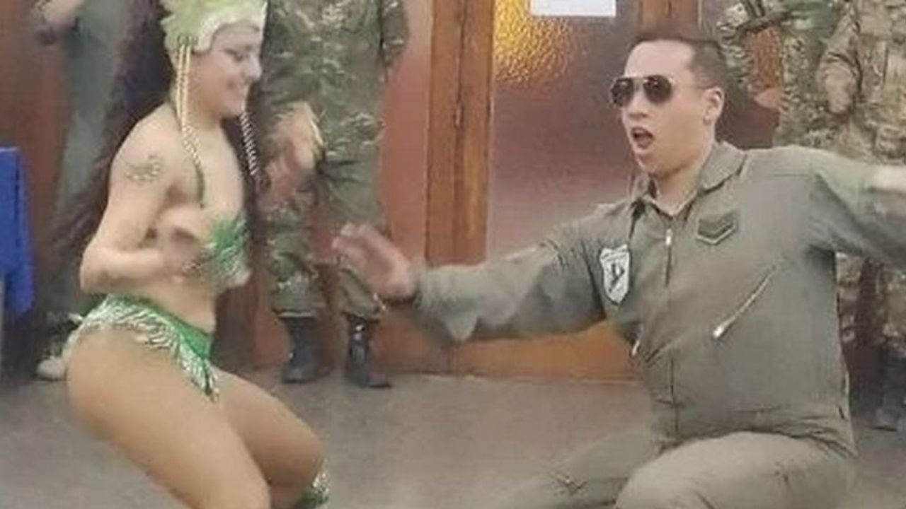 Trajo cola el video de militares con bailarinas: Petri dispuso retiros  obligatorios y duras sanciones | Perfil