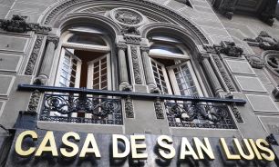 La provincia de San Luis vende su maravilloso edificio de la calle Azcuénaga al 1000.