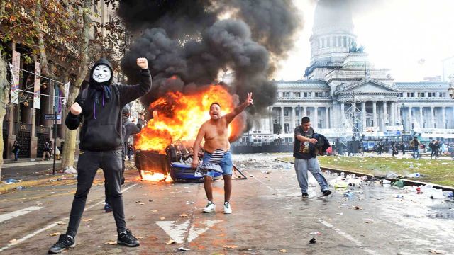 15_06_2024_anonymous_congreso_auto_incendio_pablocuarterolo_