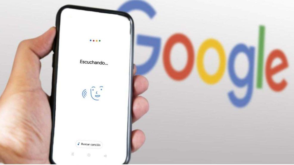  Google hace uso del permiso del micrófono para escuchar comunicaciones casuales de los usuarios y recopilar datos.