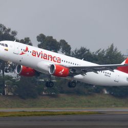 Avianca presentó en Buenos Aires la nueva ruta a Medellín. Participaron autoridades nacionales y colombianas durante el lanzamiento.